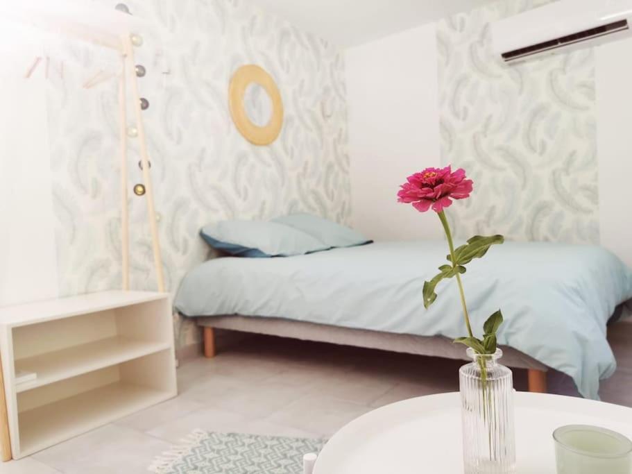 Belle Dependance De 30M2 Avec Terrasse Et Jardin Apartment Villeneuve-lès-Avignon Exterior foto
