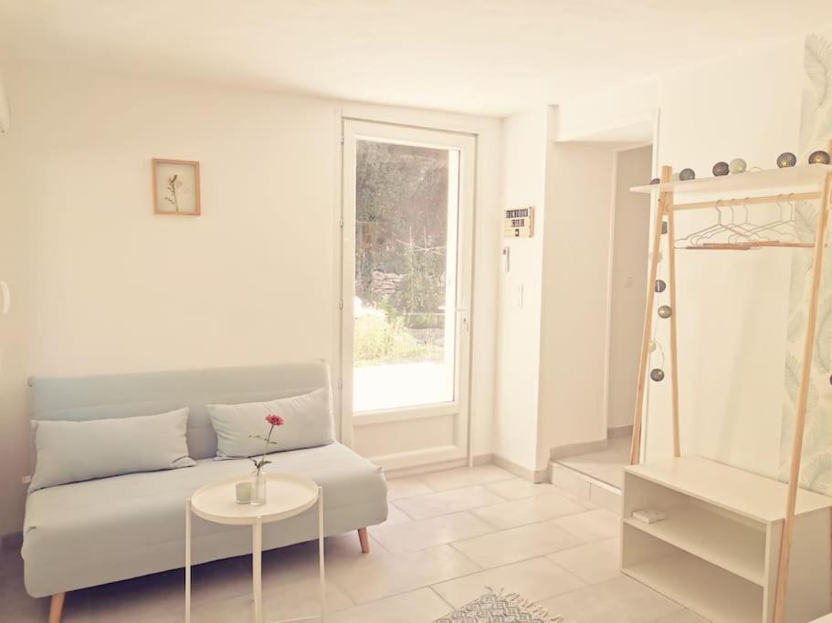 Belle Dependance De 30M2 Avec Terrasse Et Jardin Apartment Villeneuve-lès-Avignon Exterior foto